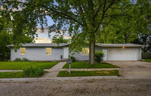 1110 8th St, De Witt, IA, 52742-1550 | Card Image