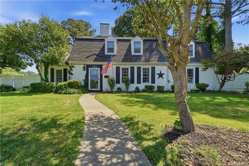 102 Congress Ave, Hampton, VA, 23669-4642 | Card Image