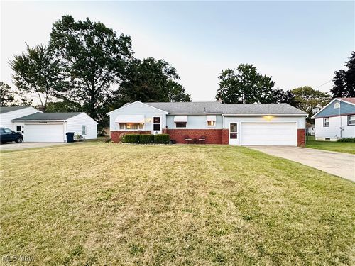1720 Sequoya Dr, Youngstown, OH, 44514-1235 | Card Image