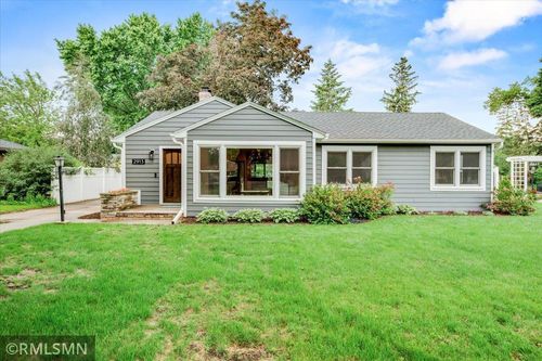 2913 Cherokee Place, Golden Valley, MN, 55422 | Card Image