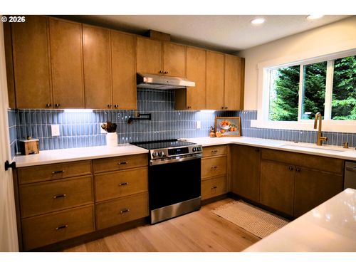5682 Se Byron Ct, Milwaukie, OR, 97267-5048 | Card Image