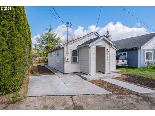 2404 10th St, Tillamook, OR, 97141-4019 | Card Image