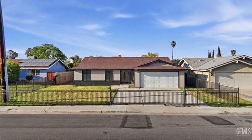 1904 Fairview Rd, Bakersfield, CA, 93304-7121 | Card Image