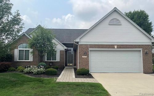 18-61315 Wedgewood Dr, Washington Township, MI, 48094-1581 | Card Image
