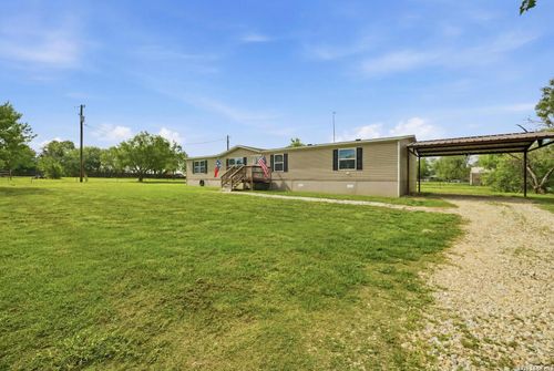 918 County Road 7711, Devine, TX, 78016-5170 | Card Image