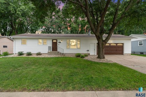 921 S Gardner Dr Drive, Sioux Falls, SD, 57103 | Card Image