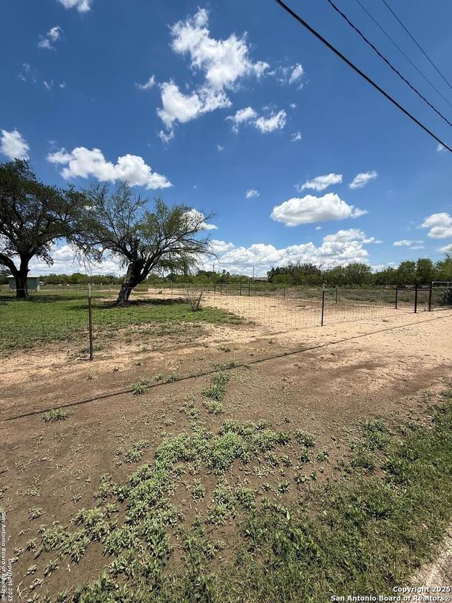 520 N 12 Th Ave, House other with 5 bedrooms, 3 bathrooms and null parking in Crystal City TX | Image 18