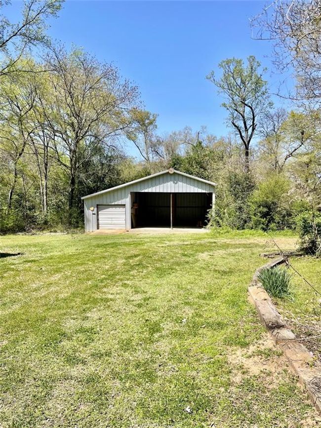 404 N Grace St, House other with 4 bedrooms, 3 bathrooms and 2 parking in Crockett TX | Image 10