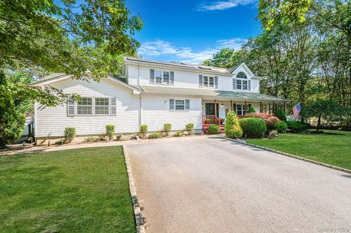 5 Bridal Path, Center Moriches, NY, 11934-1511 | Card Image