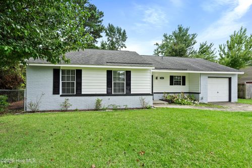 203 Dennis Rd, Jacksonville, NC, 28546-4710 | Card Image