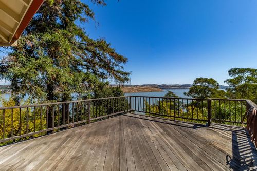 240 Alexander St, Crockett, CA, 94525-1504 | Card Image