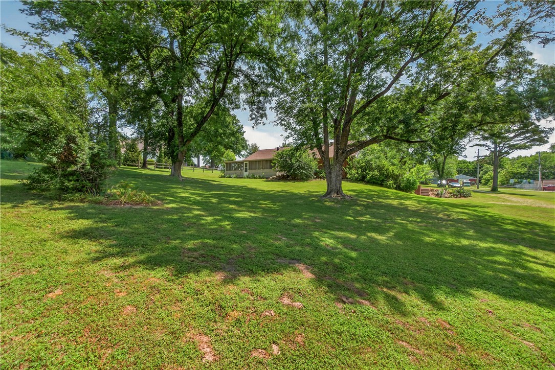 Commercial Sale in Elm Springs 3