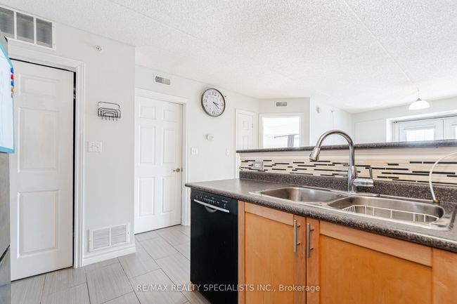 303 - 2035 Appleby Line, Condo with 2 bedrooms, 1 bathrooms and null parking in Burlington ON | Image 5
