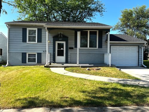 4207 Greenbrier Ln, Richton Park, IL, 60471-1223 | Card Image