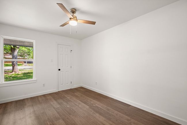 Unfurnished room featuring wood finished floors and a ceiling fan | Image 16