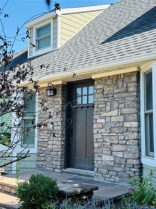 110 Roxbury Dr, Commack, NY, 11725-1336 | Card Image