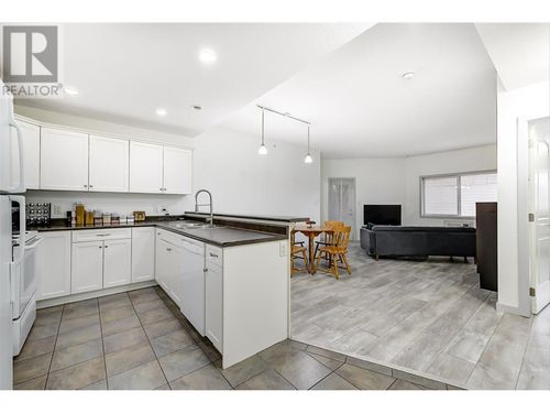 305-345 Mills Rd, Kelowna, BC, V1X4G9 | Card Image