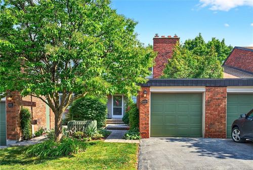 4-1552 Kerns Rd, Burlington, ON, L7P3A7 | Card Image