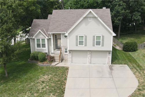 8526 N Flora Ave, Kansas City, MO, 64155-2934 | Card Image