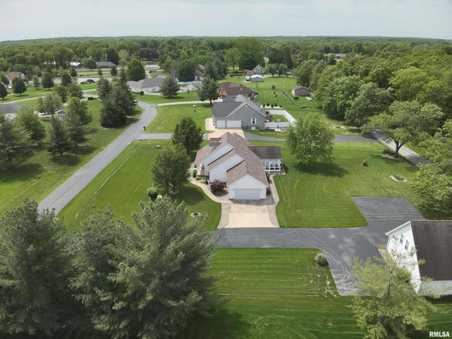 14327 Mcraven Ln, House other with 4 bedrooms, 4 bathrooms and null parking in Mount Vernon IL | Image 66