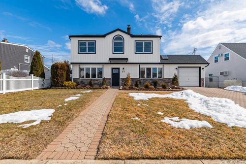 89 Ridge Ln, Levittown, NY, 11756-1150 | Card Image