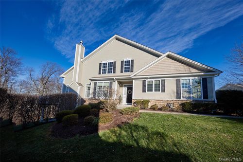 40 Evan Ct, Fishkill, NY, 12524-4207 | Card Image