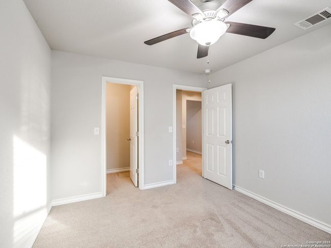5627 Chestnut Xing, House other with 3 bedrooms, 3 bathrooms and null parking in San Antonio TX | Image 33