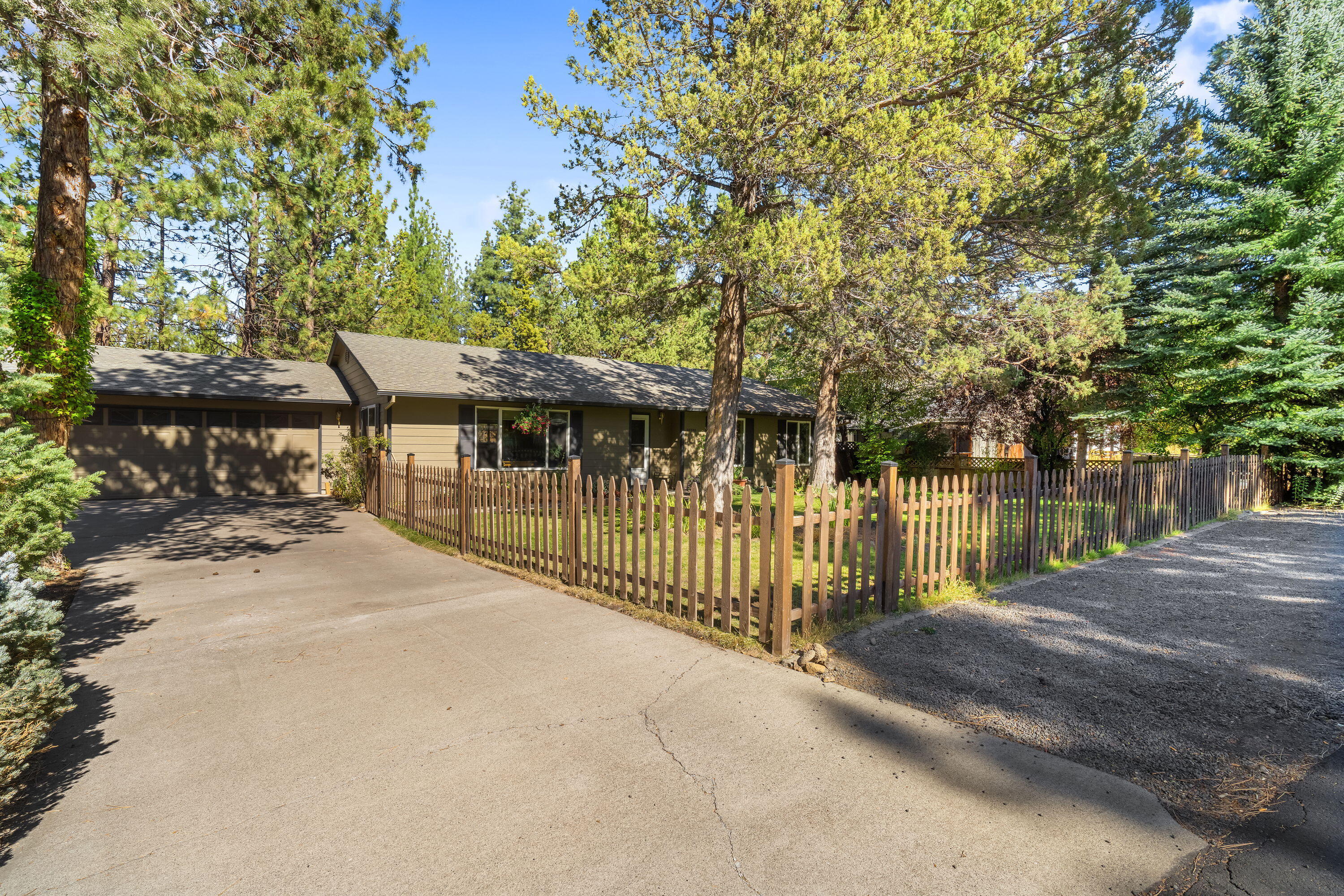 Woodside Ct, Bend, OR 97702