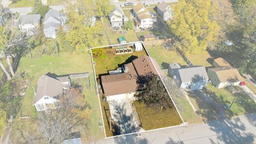 927 W 14th St, Cedar Falls, IA, 50613-3627 | Card Image