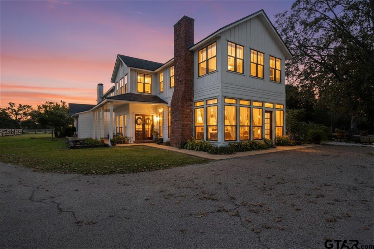 Residential in Mineola