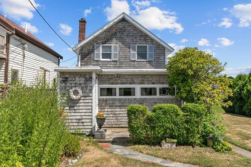 53 Green St, Portsmouth, RI, 02871-4823 | Card Image