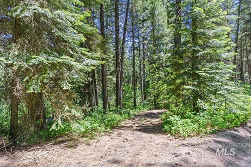 520 Susan Rd, Cascade, ID, 83611 | Card Image