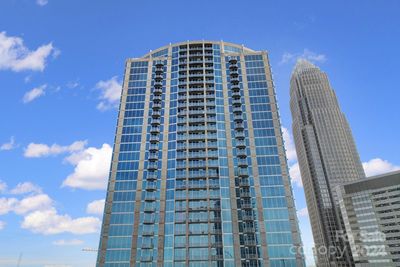 1715 - 210 N Church Street, Condo with 2 bedrooms, 2 bathrooms and null parking in Charlotte NC | Image 2