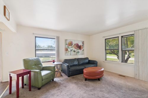 8346 Lakeview Dr, Superior Twp, MI, 48198-3628 | Card Image