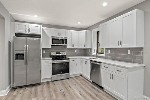 3-122 Commerce St, Hawthorne, NY, 10532-2300 | Card Image