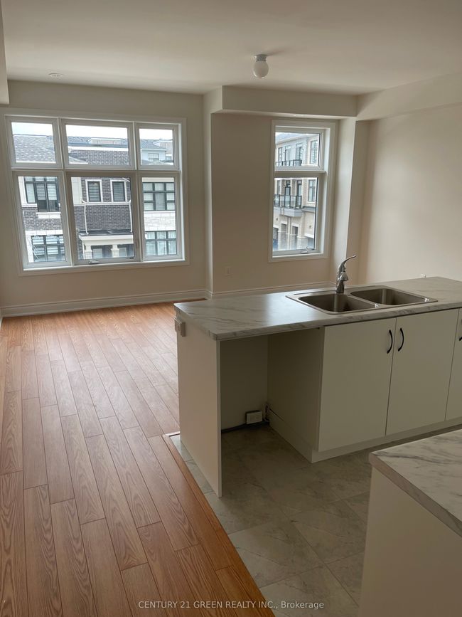 8 Tamola Park Crt, House attached with 3 bedrooms, 3 bathrooms and 1 parking in Toronto ON | Image 4