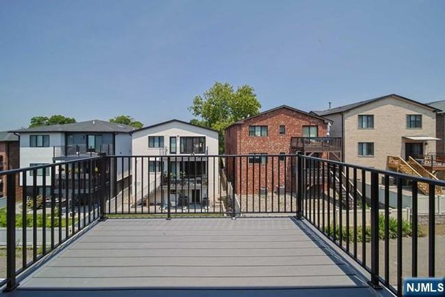 39 Henry Ave, Home with 3 bedrooms, 4 bathrooms and null parking in Palisades Park NJ | Image 27