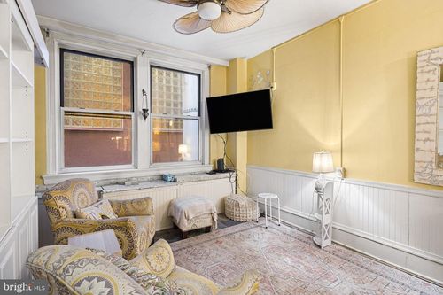 apt-622-1324 Locust St, PHILADELPHIA, PA, 19107-5646 | Card Image