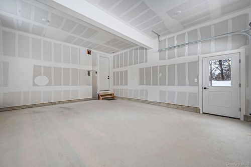 458 Harrison Ave, Miller Place, NY, 11764-3700 | Card Image