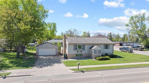 400 E Southview Dr, Marshall, MN, 56258-2438 | Card Image