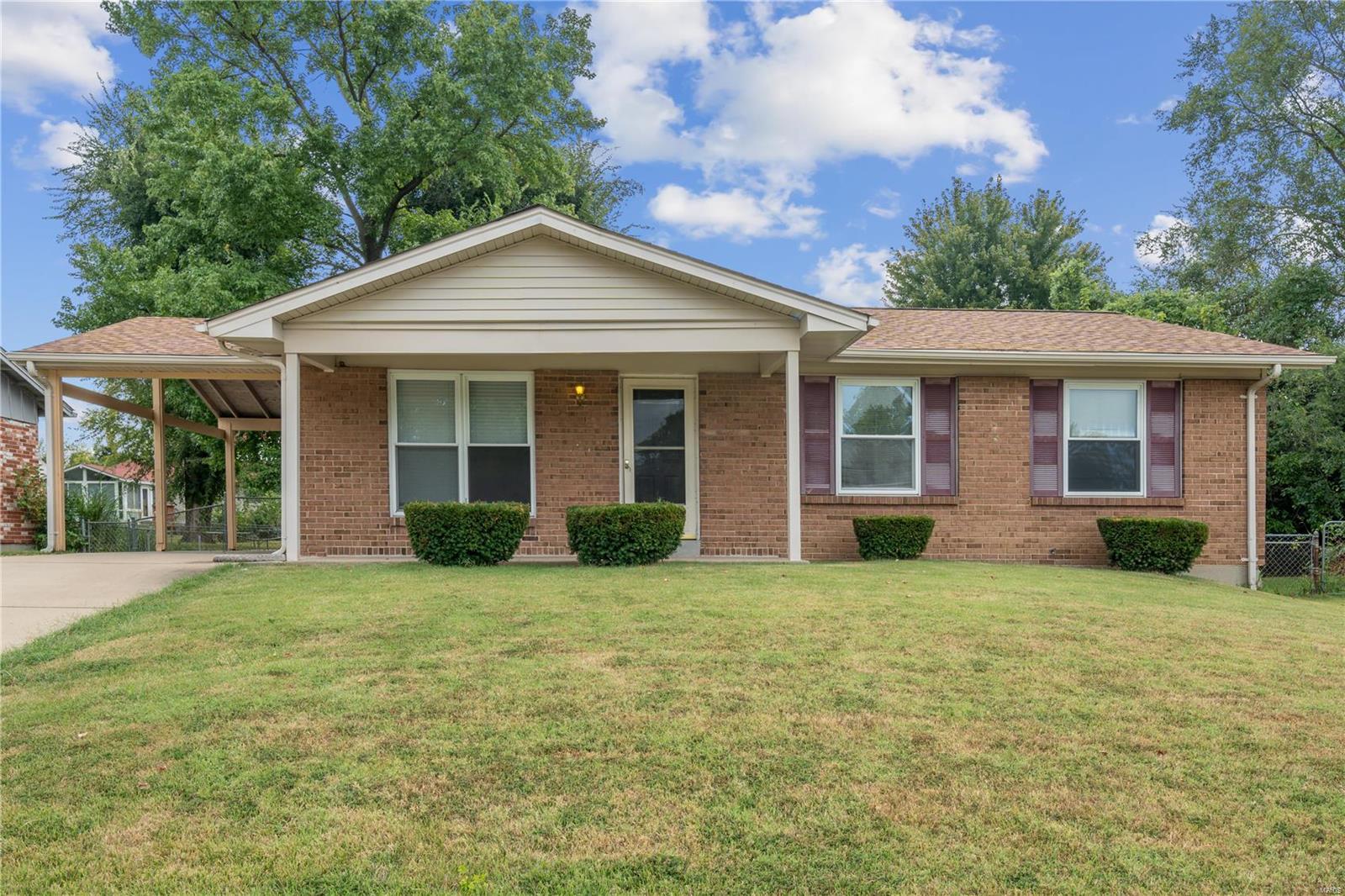 White Ash Ct, Florissant, MO 63031