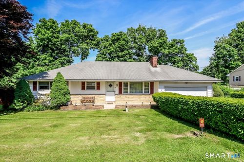 9 Manning Street, New Fairfield, CT, 06812 | Card Image