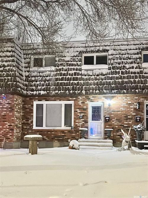 a-2004 Foley Dr, North Battleford, SK, S9A3G9 | Card Image