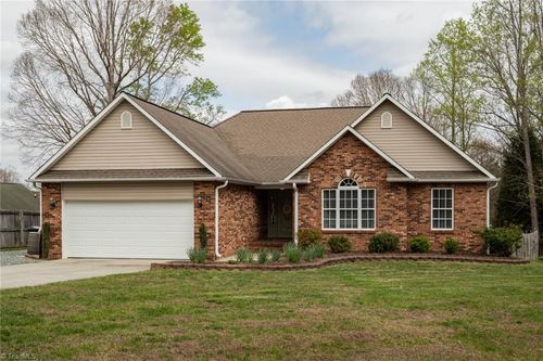 605 Paul Kennedy Rd, Thomasville, NC, 27360-7628 | Card Image