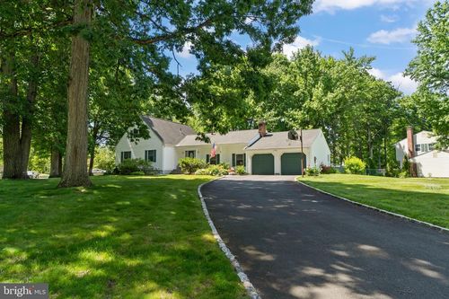 2 Holly Dr, East Windsor, NJ, 08520-2212 | Card Image