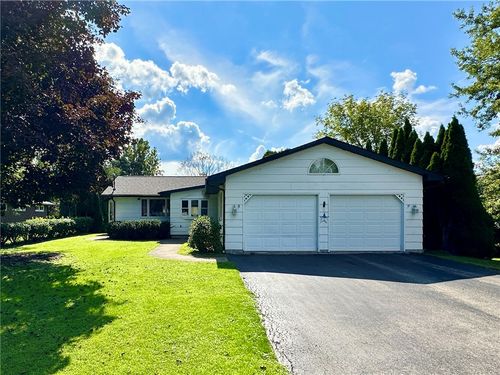 625 Rich Dr, New Castle, PA, 16101-2749 | Card Image