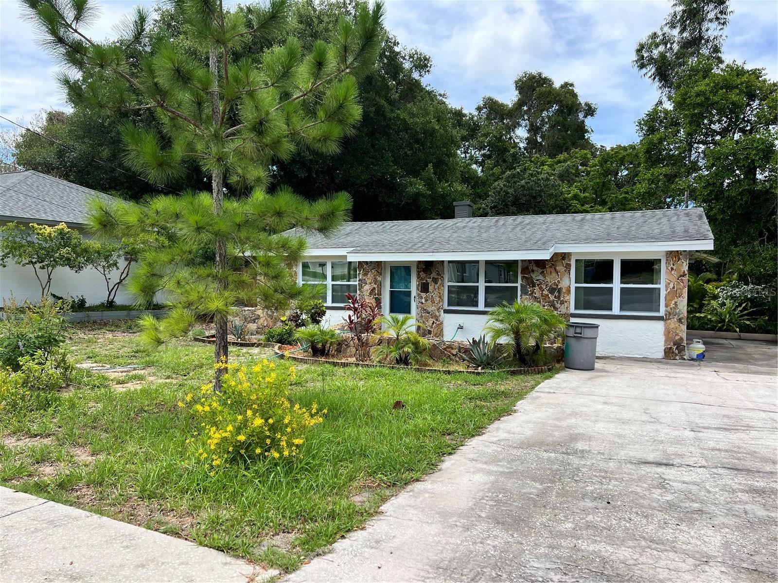 Pine St, Tarpon Springs, FL 34689
