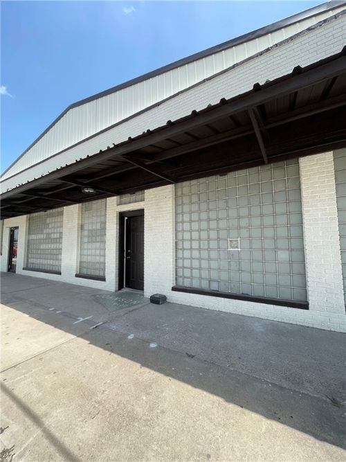 213 S Rachal St, Sinton, TX, 78387-2514 | Card Image