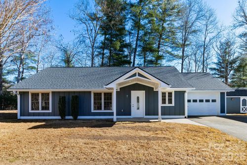 7 Mcgee Ridge Rd, Fairview, NC, 28730-8821 | Card Image