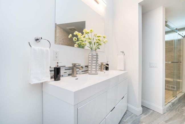 3rd Level Bath | Image 27